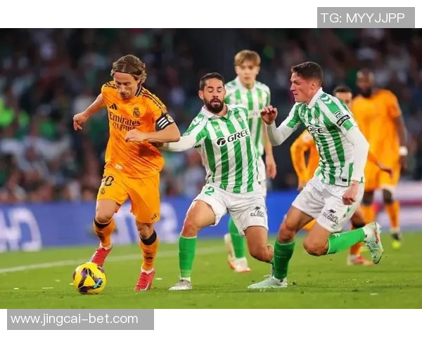 西甲激战：那不勒斯与波尔图战成平局精彩瞬间引发全场热烈反响